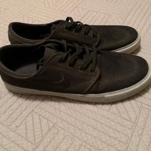 Men's Nike 10.5 Canvas Skate Shoes